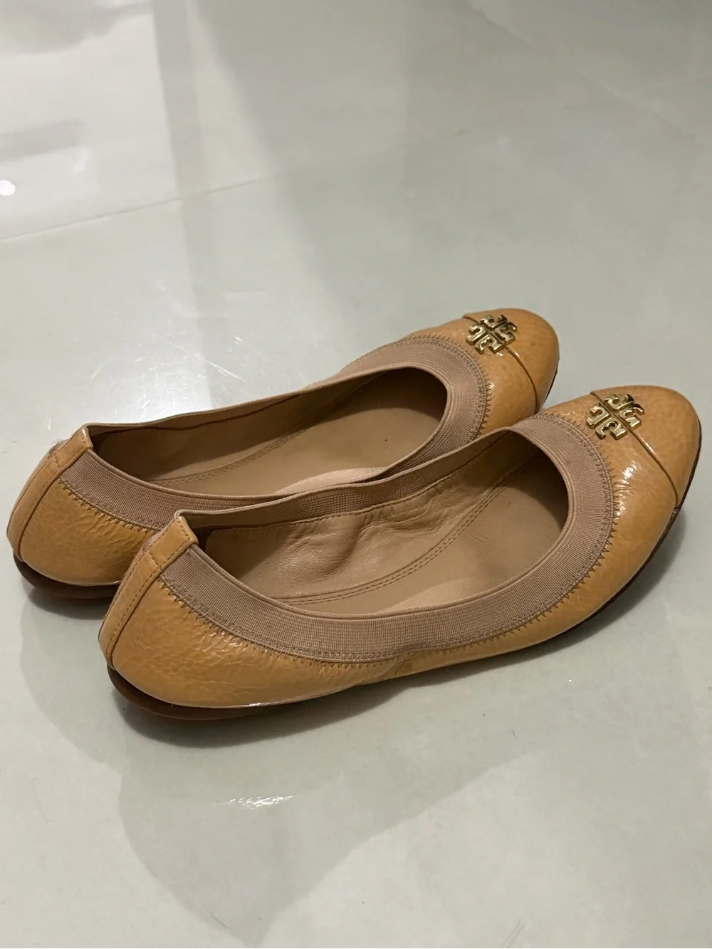 Tory Burch Beige/Tan Patent Leather Logo Ballet Flats